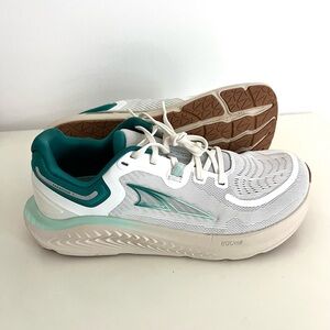 Altra Women's White and Teal Paradigm 7